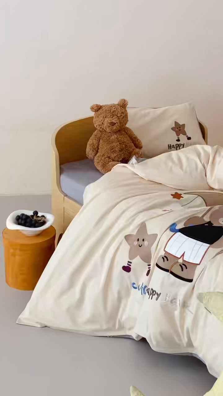 91家纺网 家纺一手货源 找家纺 宝贝优选 2026新款100支澳棉纯棉幼儿园学生三件套多件套 伞荫熊趣