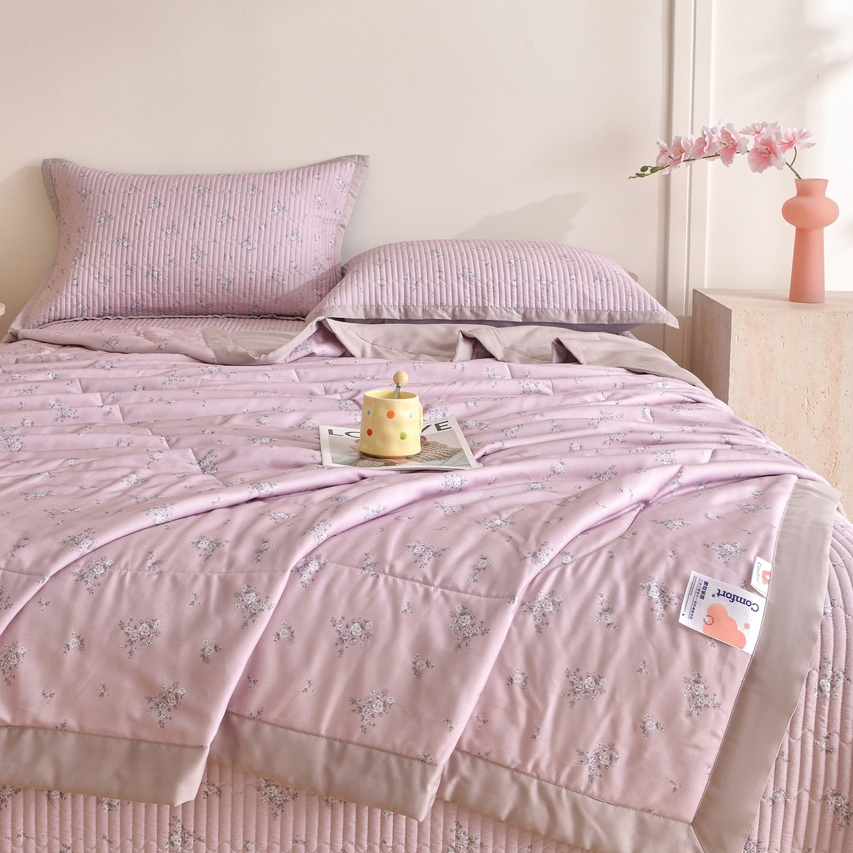 91家纺网 家纺一手货源 找家纺 金艾草 2026新款莫代尔天丝印花夏被床盖四件套三件套 山茶花-紫