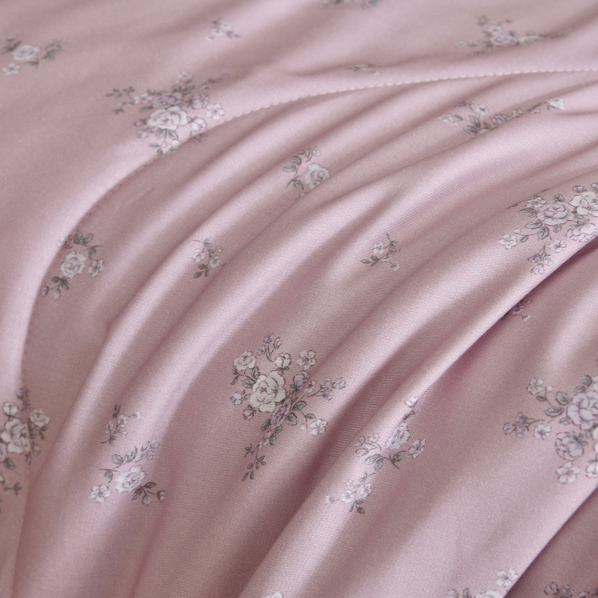 91家纺网 家纺一手货源 找家纺 金艾草 2026新款莫代尔天丝印花夏被床盖四件套三件套 山茶花-紫