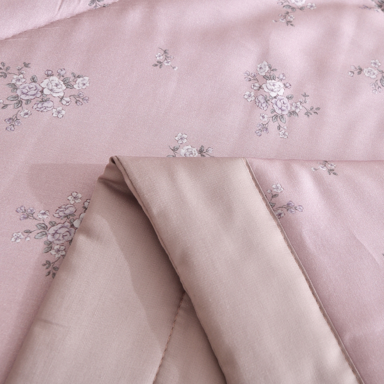 91家纺网 家纺一手货源 找家纺 金艾草 2026新款莫代尔天丝印花夏被床盖四件套三件套 山茶花-紫