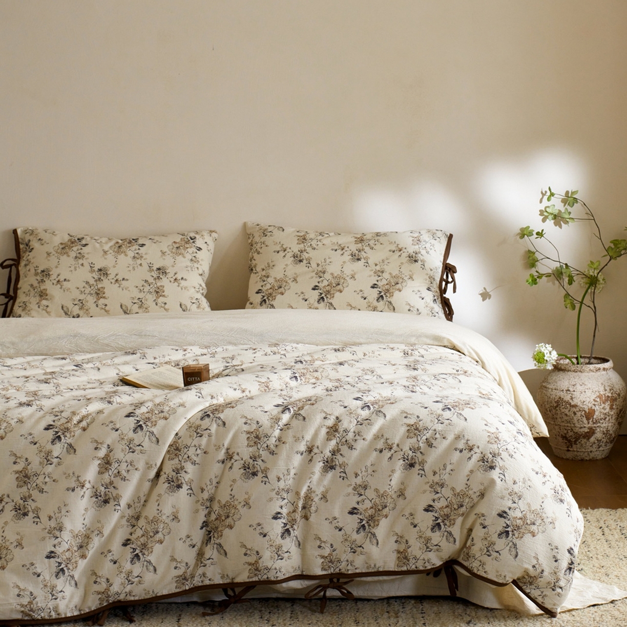 91家纺网 家纺一手货源 找家纺 由丽家纺 2026新款法式复古风棉麻绑带款四件套 古韵繁花