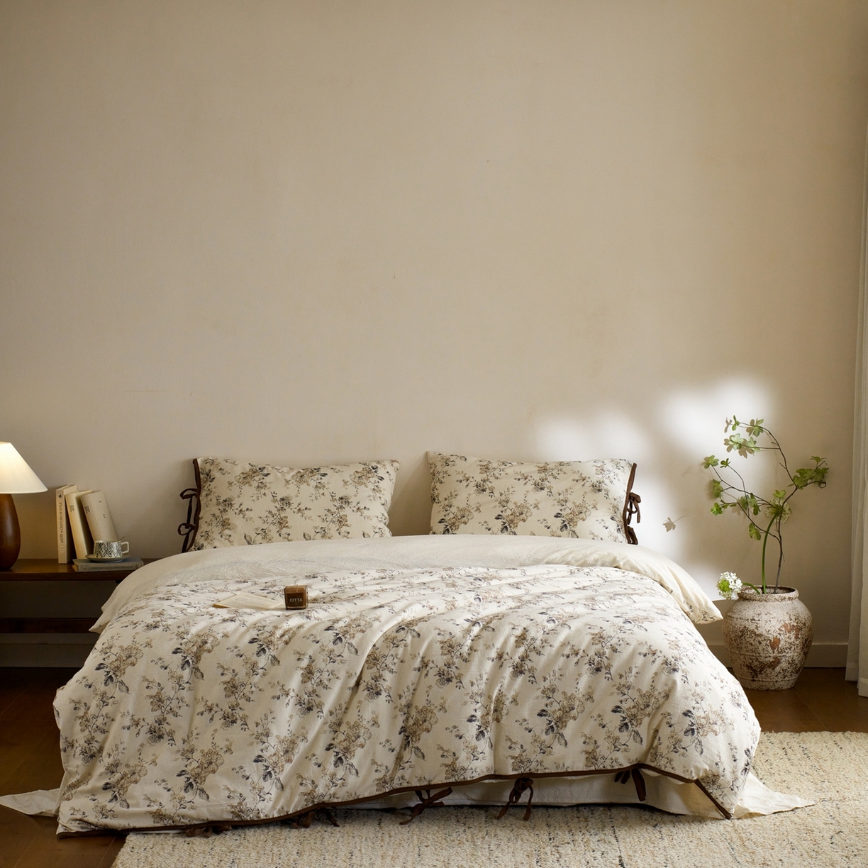 91家纺网 家纺一手货源 找家纺 由丽家纺 2026新款法式复古风棉麻绑带款四件套 古韵繁花