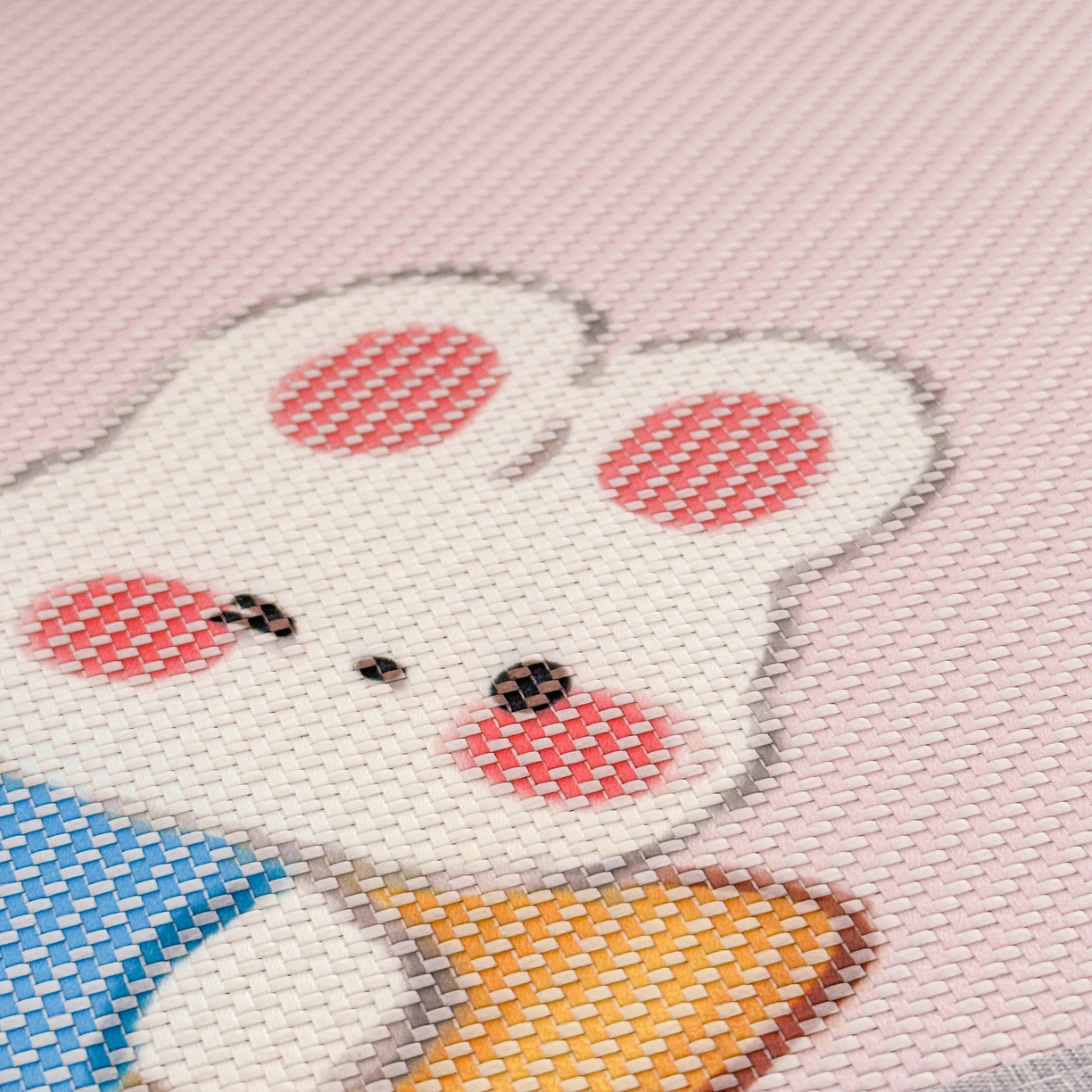 91家纺网 家纺一手货源 找家纺 嗨生活 2026年新款600D冰藤凉席儿童婴儿床凉席 幼儿园凉席 拼床凉席（可定做） 彩虹兔兔