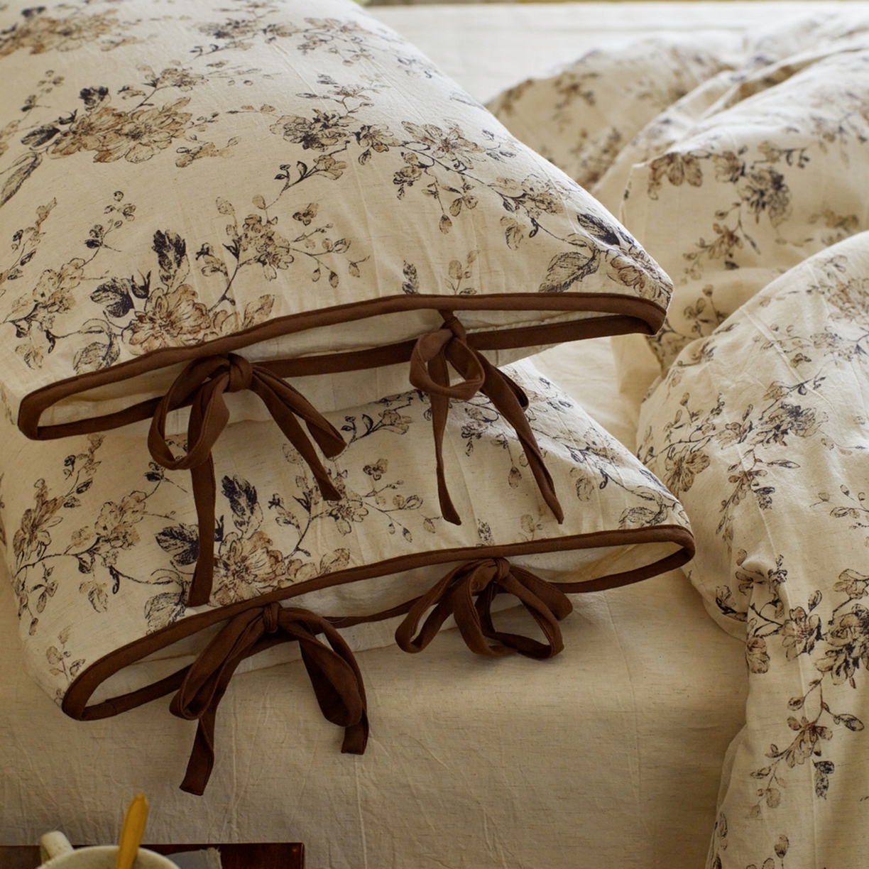 91家纺网 家纺一手货源 找家纺 由丽家纺 2026新款法式复古风棉麻绑带款四件套 古韵繁花