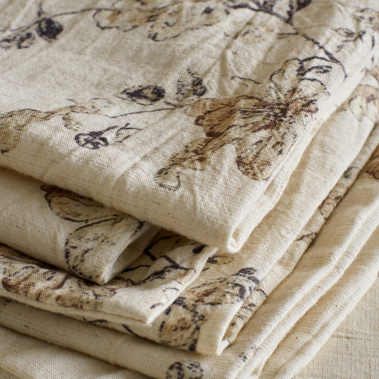 91家纺网 家纺一手货源 找家纺 由丽家纺 2026新款法式复古风棉麻绑带款四件套 古韵繁花