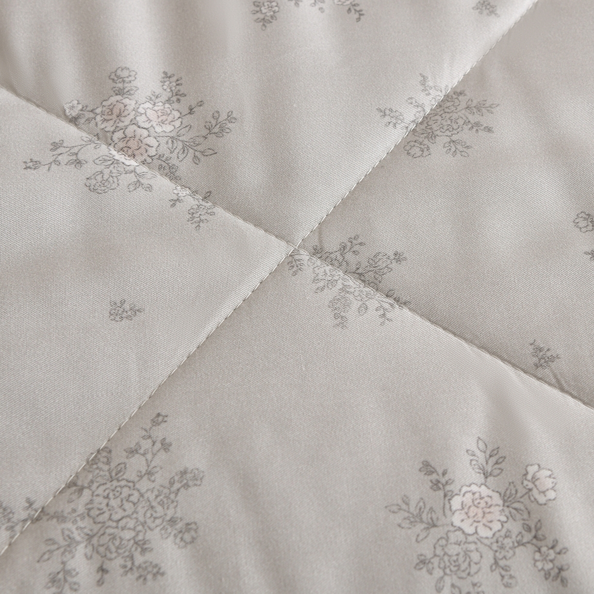 91家纺网 家纺一手货源 找家纺 金艾草 2026新款莫代尔天丝印花夏被床盖四件套三件套 山菊-灰