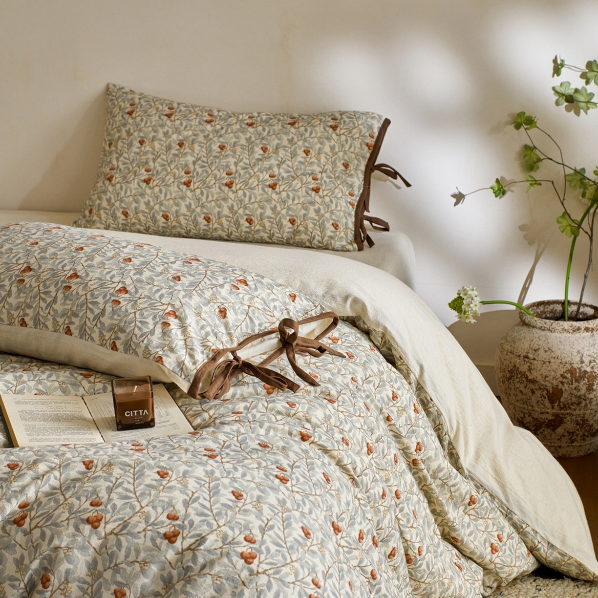 由丽家纺 2026新款法式复古风棉麻绑带款四件套 春枝红荔