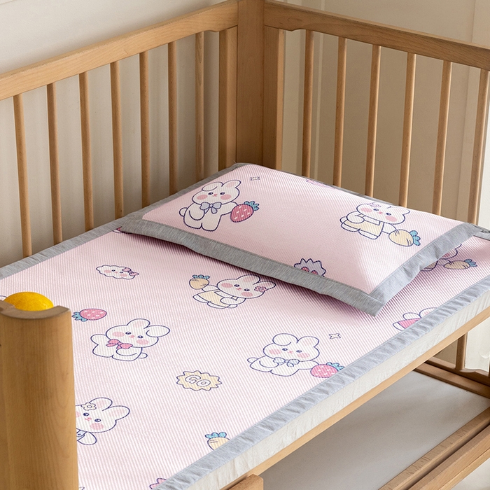 91家纺网 家纺一手货源 找家纺 嗨生活 2026年新款600D冰藤凉席儿童婴儿床凉席 幼儿园凉席 拼床凉席（可定做） 小兔子