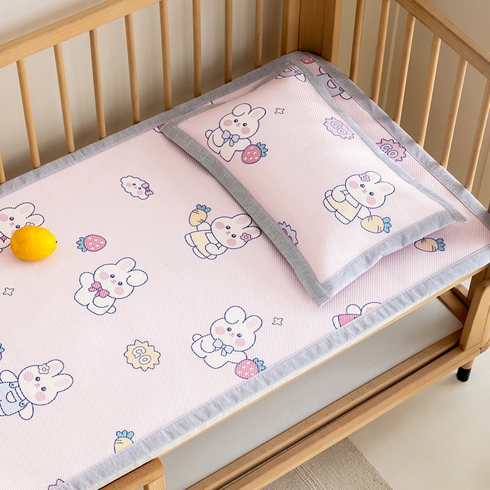 91家纺网 家纺一手货源 找家纺 嗨生活 2026年新款600D冰藤凉席儿童婴儿床凉席 幼儿园凉席 拼床凉席（可定做） 小兔子