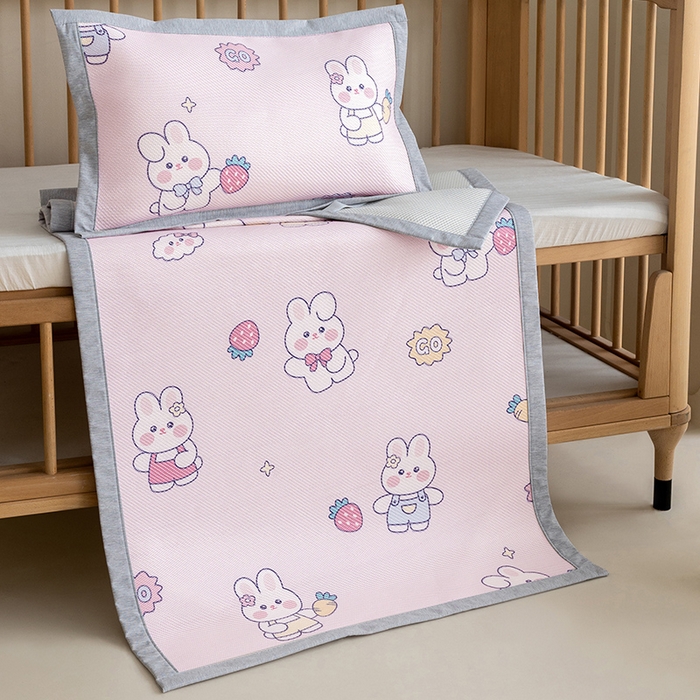 91家纺网 家纺一手货源 找家纺 嗨生活 2026年新款600D冰藤凉席儿童婴儿床凉席 幼儿园凉席 拼床凉席（可定做） 小兔子