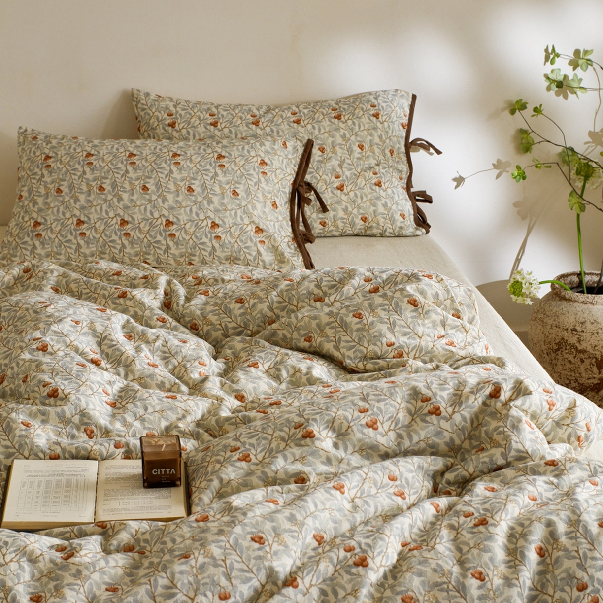 91家纺网 家纺一手货源 找家纺 由丽家纺 2026新款法式复古风棉麻绑带款四件套 春枝红荔