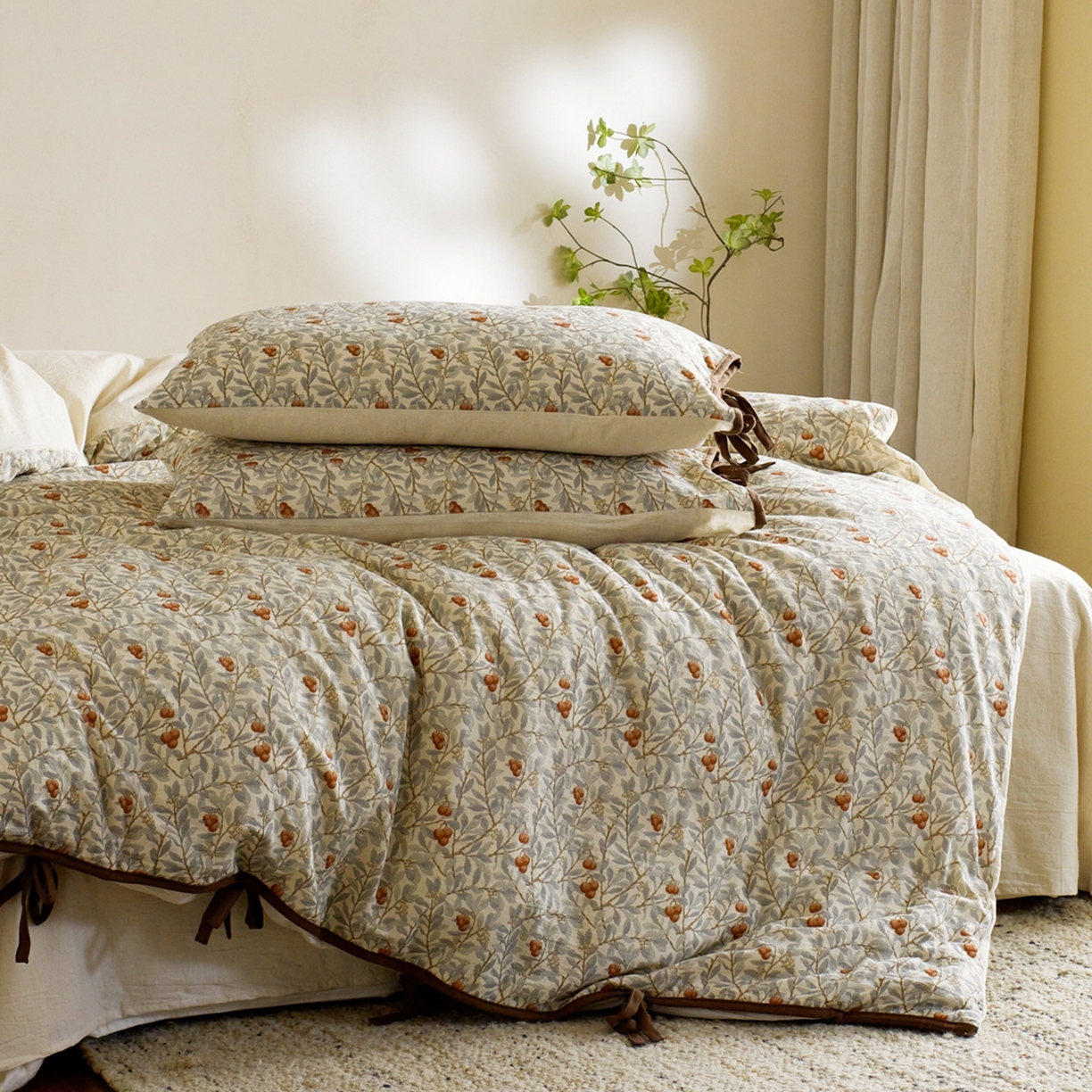 91家纺网 家纺一手货源 找家纺 由丽家纺 2026新款法式复古风棉麻绑带款四件套 春枝红荔