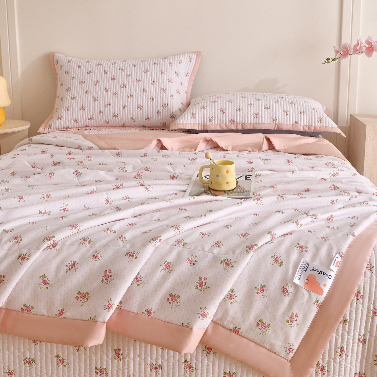 91家纺网 家纺一手货源 找家纺 金艾草 2026新款莫代尔天丝印花夏被床盖四件套三件套 桃粉