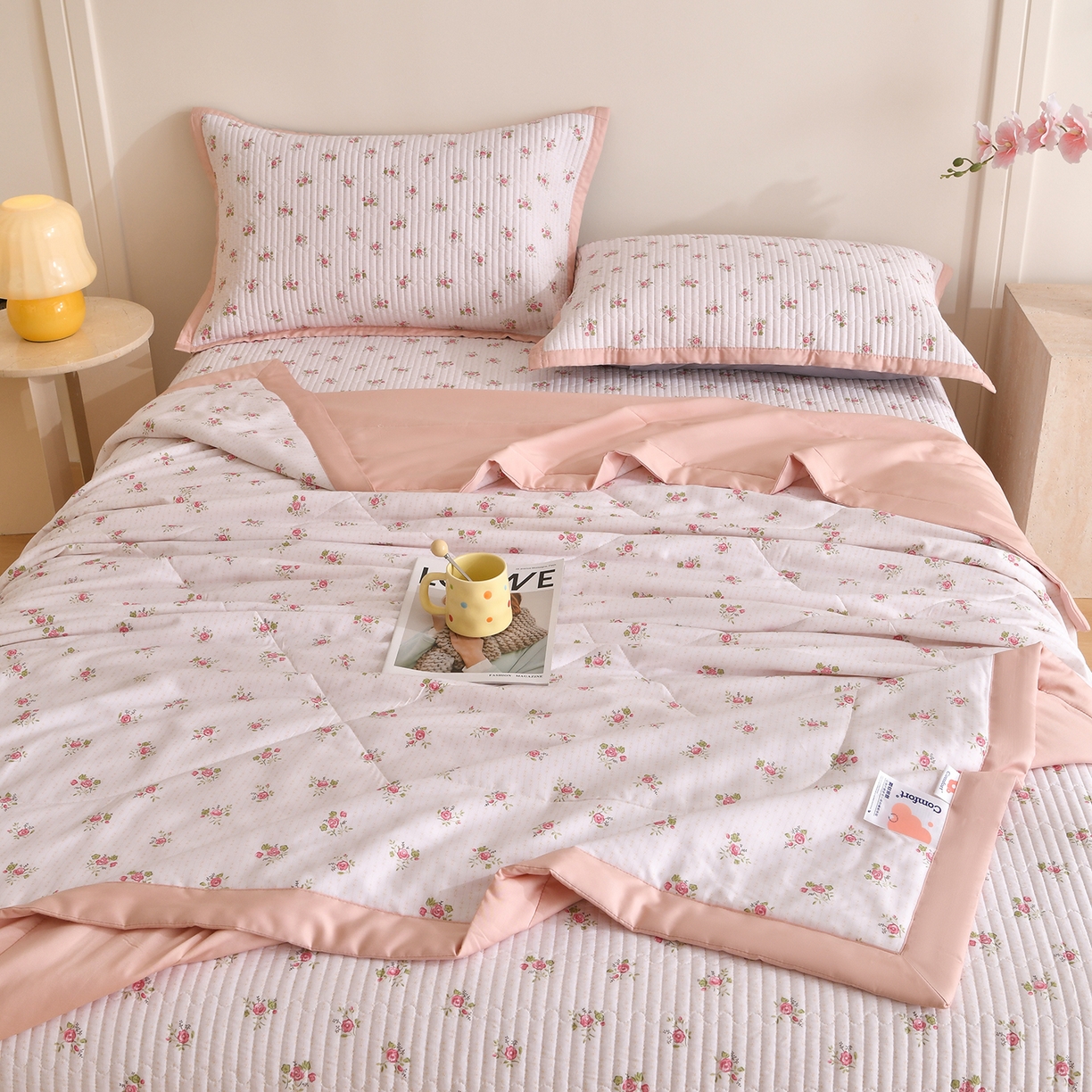 91家纺网 家纺一手货源 找家纺 金艾草 2026新款莫代尔天丝印花夏被床盖四件套三件套 桃粉