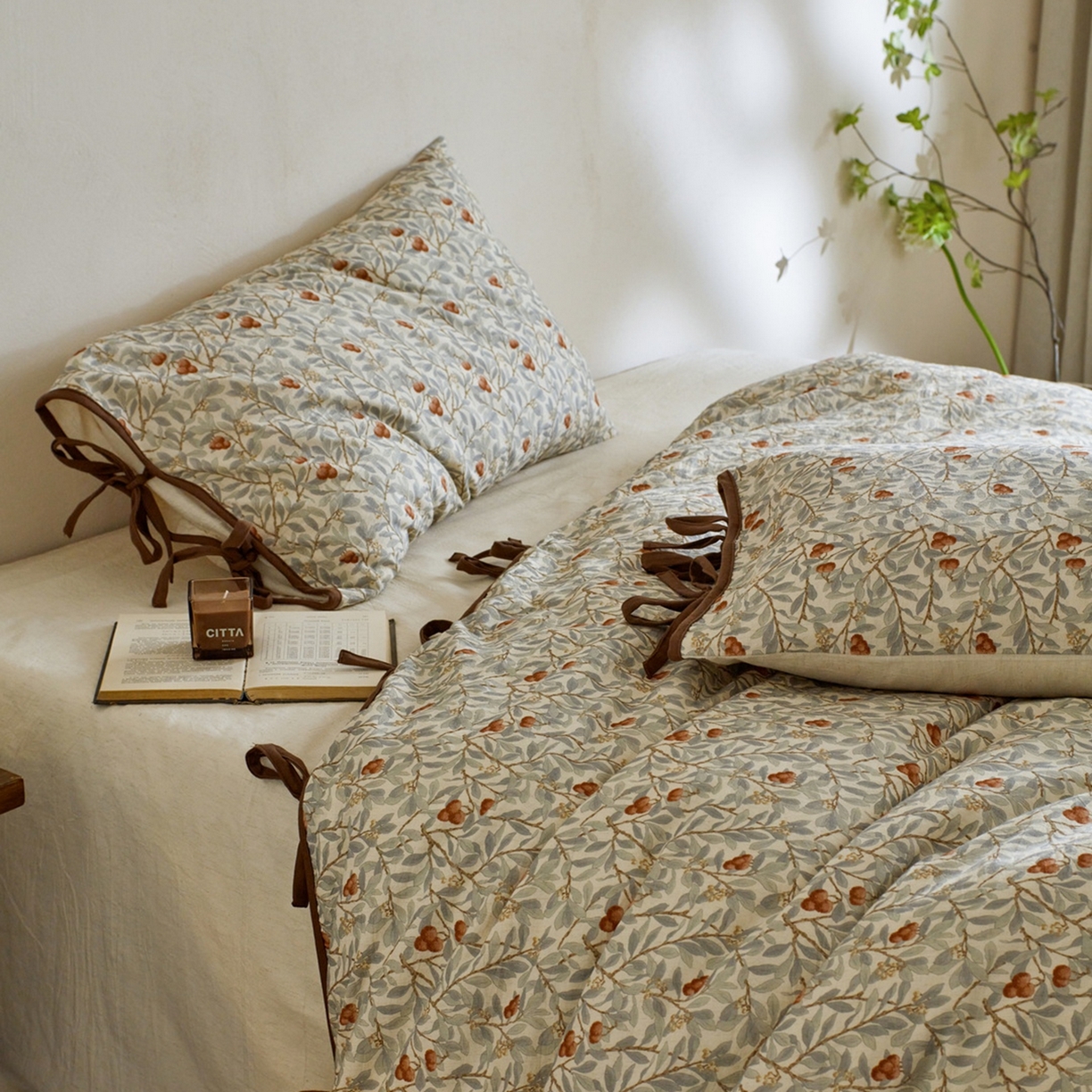 91家纺网 家纺一手货源 找家纺 由丽家纺 2026新款法式复古风棉麻绑带款四件套 春枝红荔