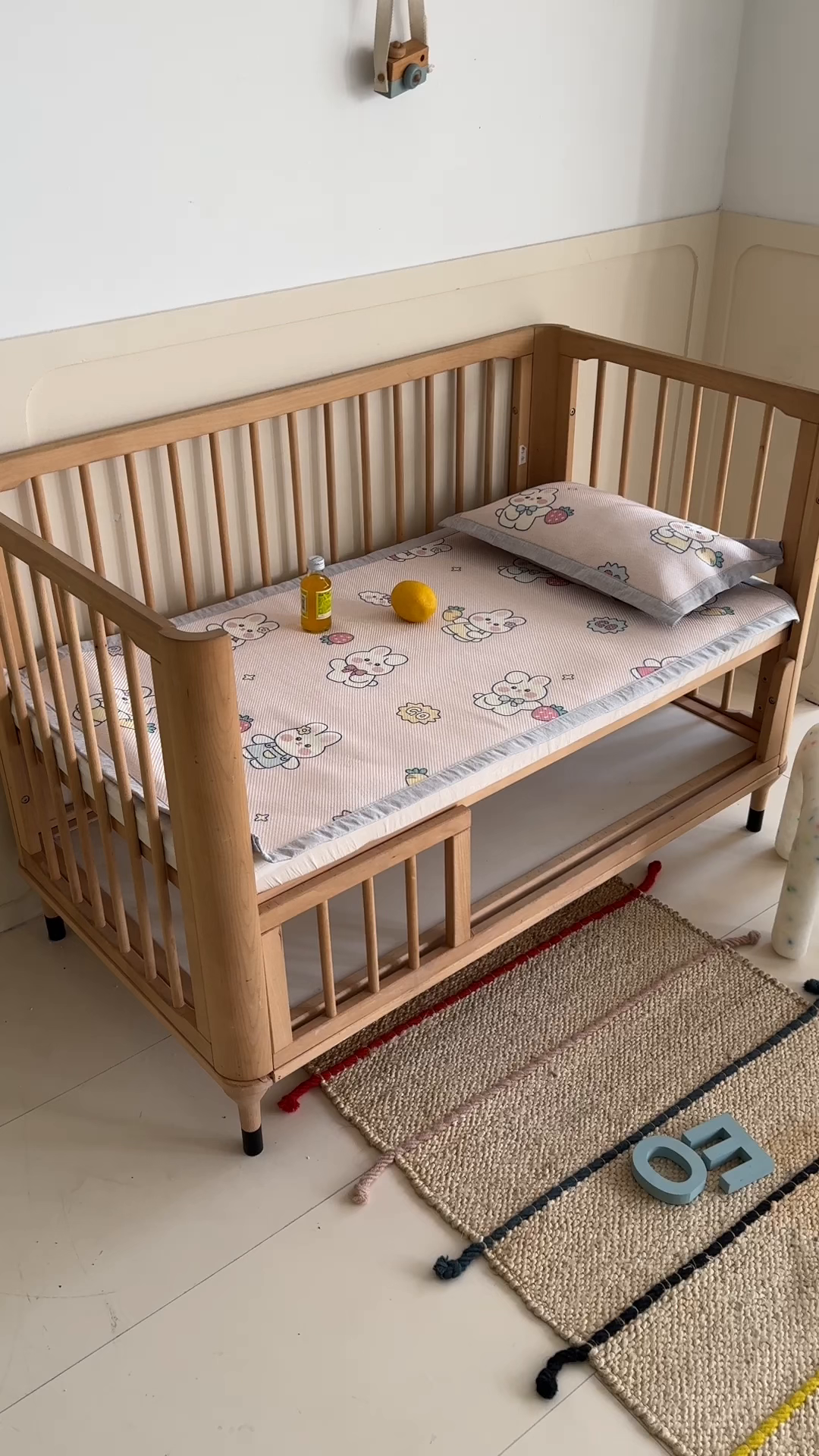 91家纺网 家纺一手货源 找家纺 嗨生活 2026年新款600D冰藤凉席儿童婴儿床凉席 幼儿园凉席 拼床凉席（可定做） 小兔子