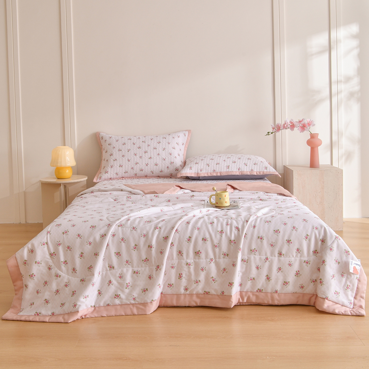 91家纺网 家纺一手货源 找家纺 金艾草 2026新款莫代尔天丝印花夏被床盖四件套三件套 桃粉