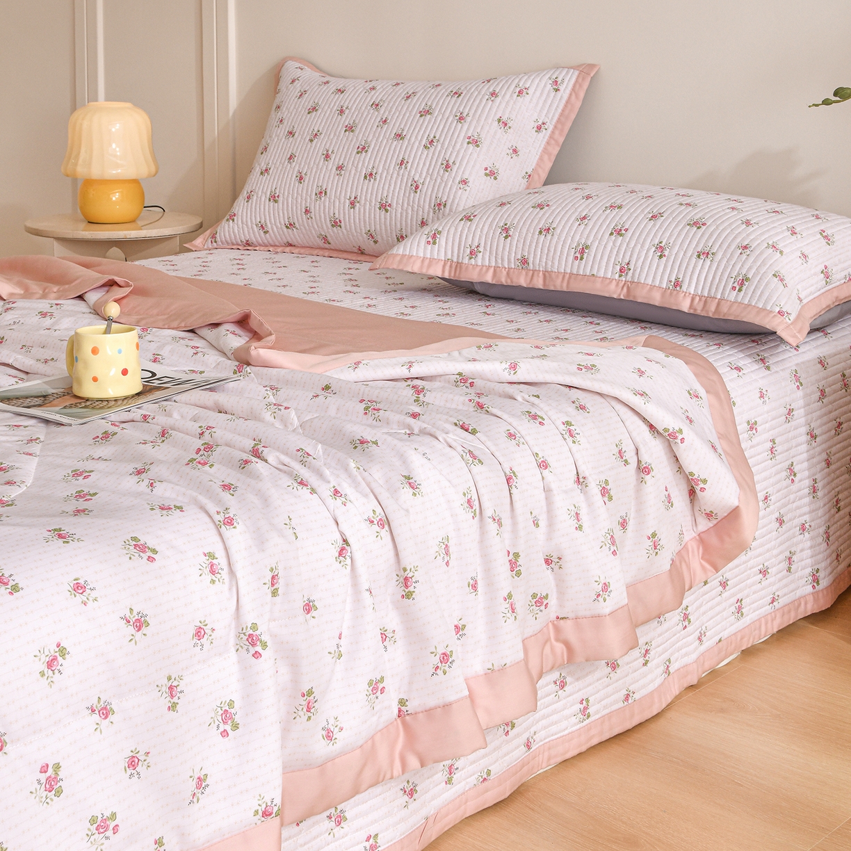 91家纺网 家纺一手货源 找家纺 金艾草 2026新款莫代尔天丝印花夏被床盖四件套三件套 桃粉