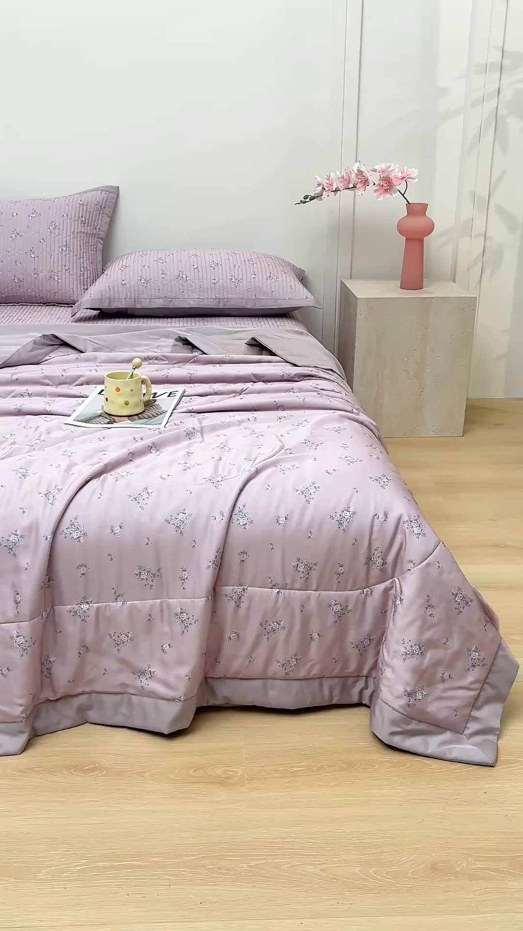 91家纺网 家纺一手货源 找家纺 金艾草 2026新款莫代尔天丝印花夏被床盖四件套三件套 桃粉