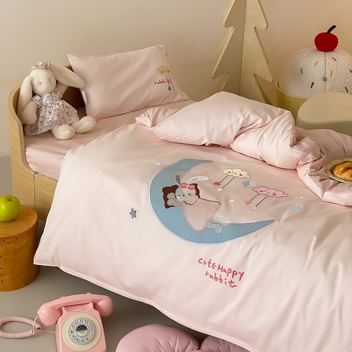 91家纺网 家纺一手货源 找家纺 宝贝优选 2026新款100支澳棉纯棉幼儿园学生三件套多件套 月下小兔