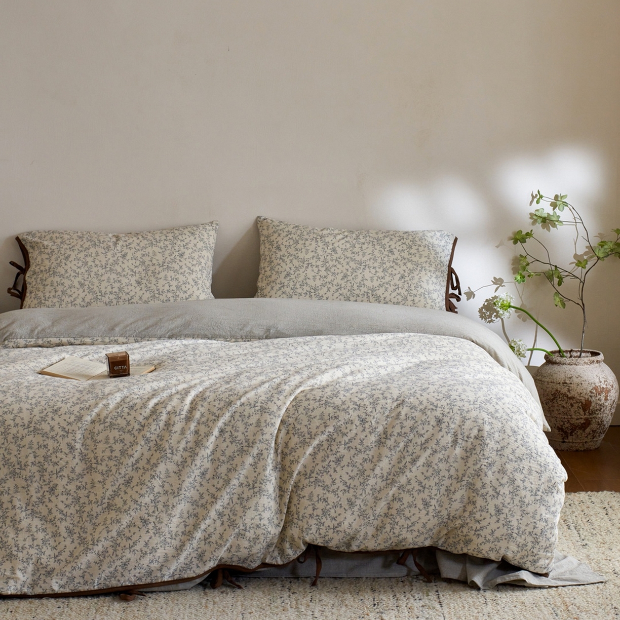 91家纺网 家纺一手货源 找家纺 由丽家纺 2026新款法式复古风棉麻绑带款四件套 黑绒花