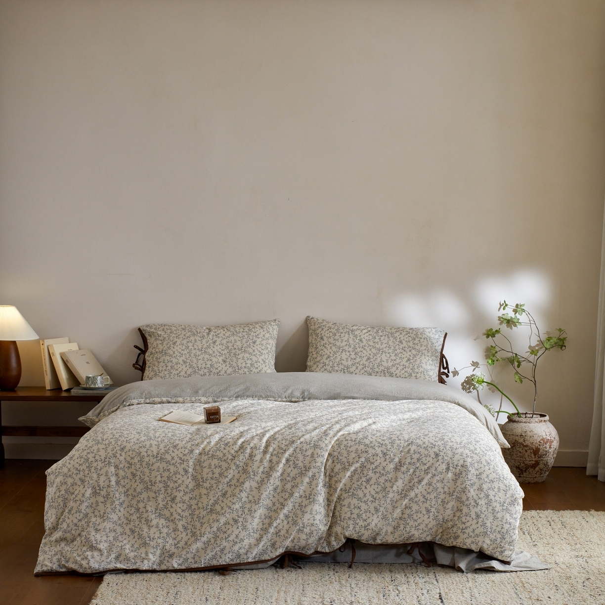 91家纺网 家纺一手货源 找家纺 由丽家纺 2026新款法式复古风棉麻绑带款四件套 黑绒花