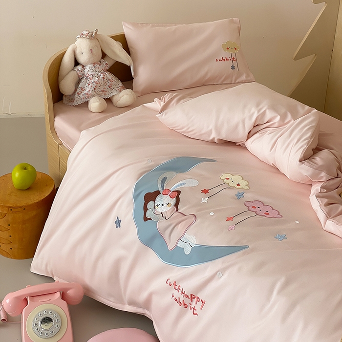 91家纺网 家纺一手货源 找家纺 宝贝优选 2026新款100支澳棉纯棉幼儿园学生三件套多件套 月下小兔