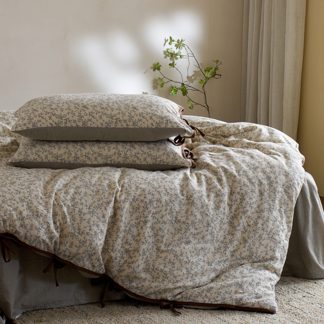 91家纺网 家纺一手货源 找家纺 由丽家纺 2026新款法式复古风棉麻绑带款四件套 黑绒花