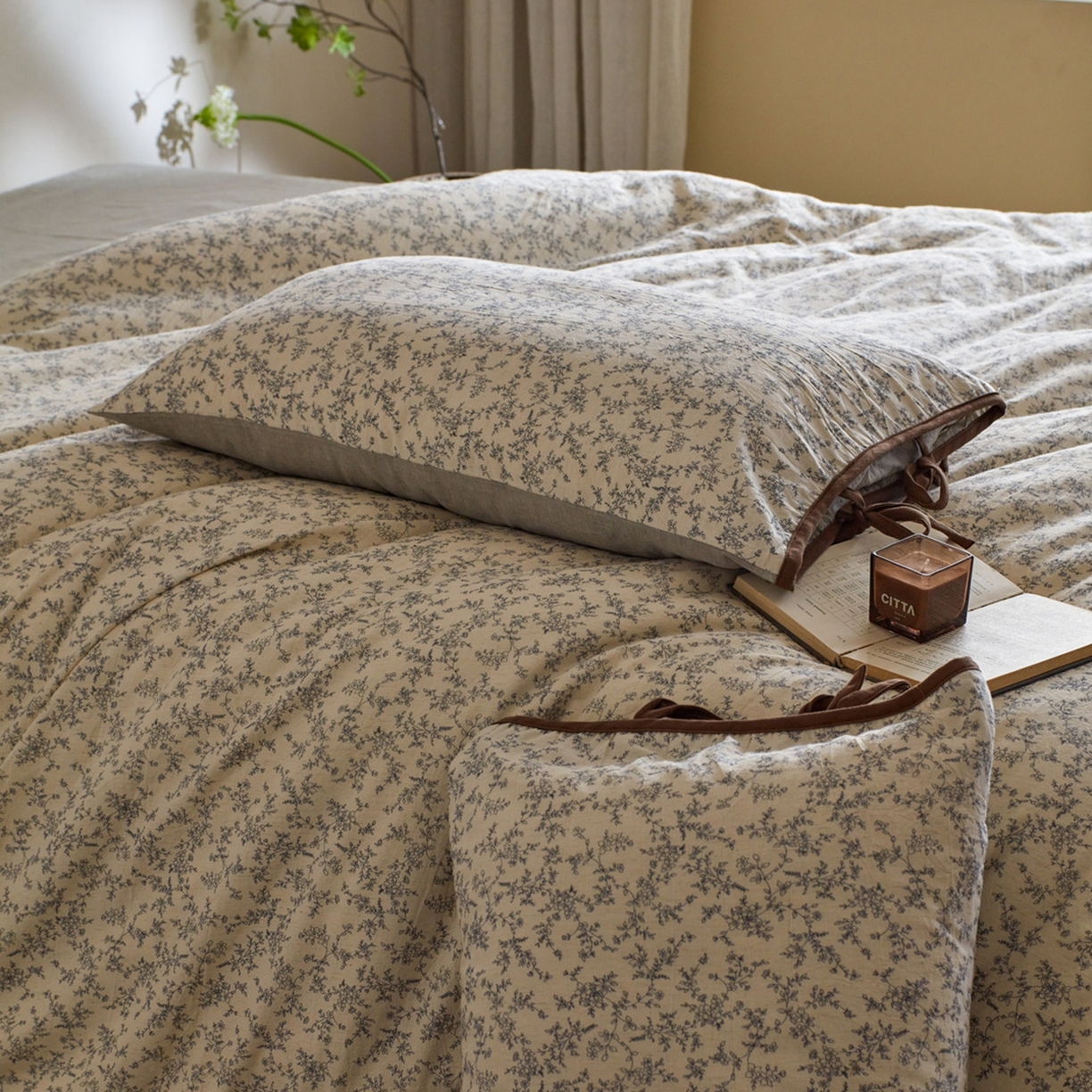 91家纺网 家纺一手货源 找家纺 由丽家纺 2026新款法式复古风棉麻绑带款四件套 黑绒花