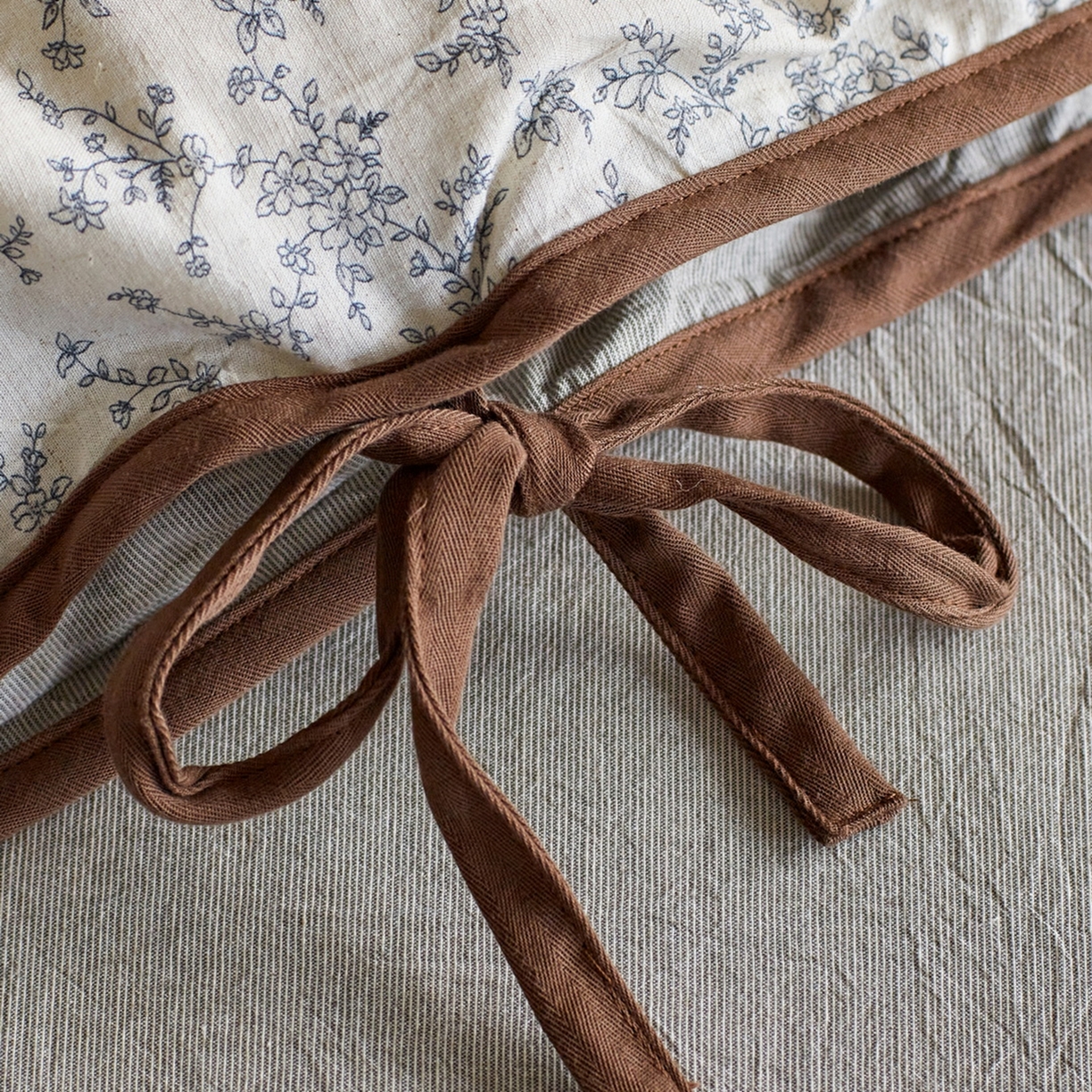 91家纺网 家纺一手货源 找家纺 由丽家纺 2026新款法式复古风棉麻绑带款四件套 黑绒花