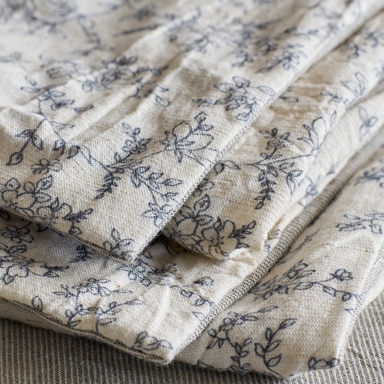 91家纺网 家纺一手货源 找家纺 由丽家纺 2026新款法式复古风棉麻绑带款四件套 黑绒花