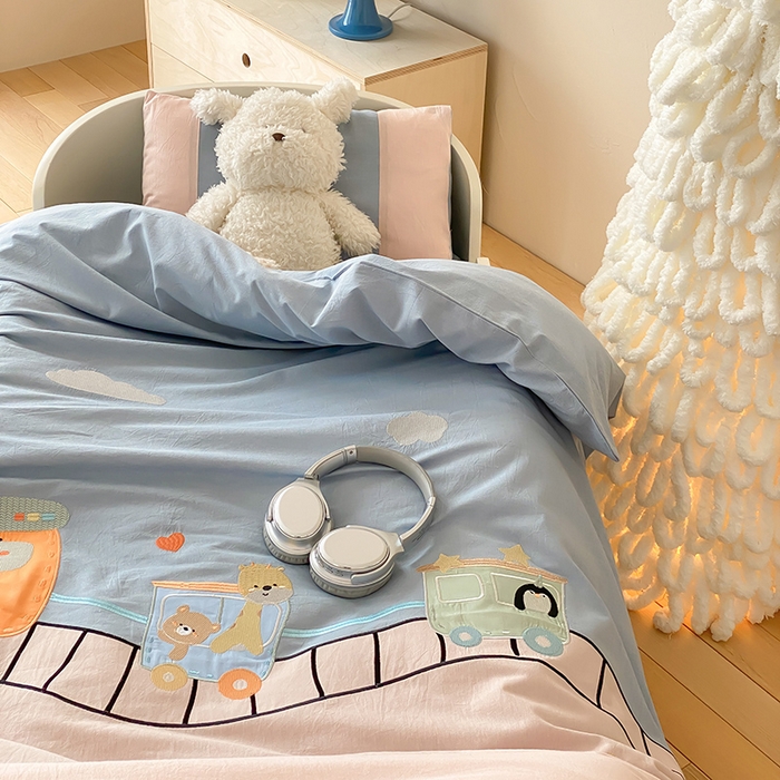 91家纺网 家纺一手货源 找家纺 宝贝优选 2026新款全棉水洗棉幼儿园学生三件套多件套 律动工程车