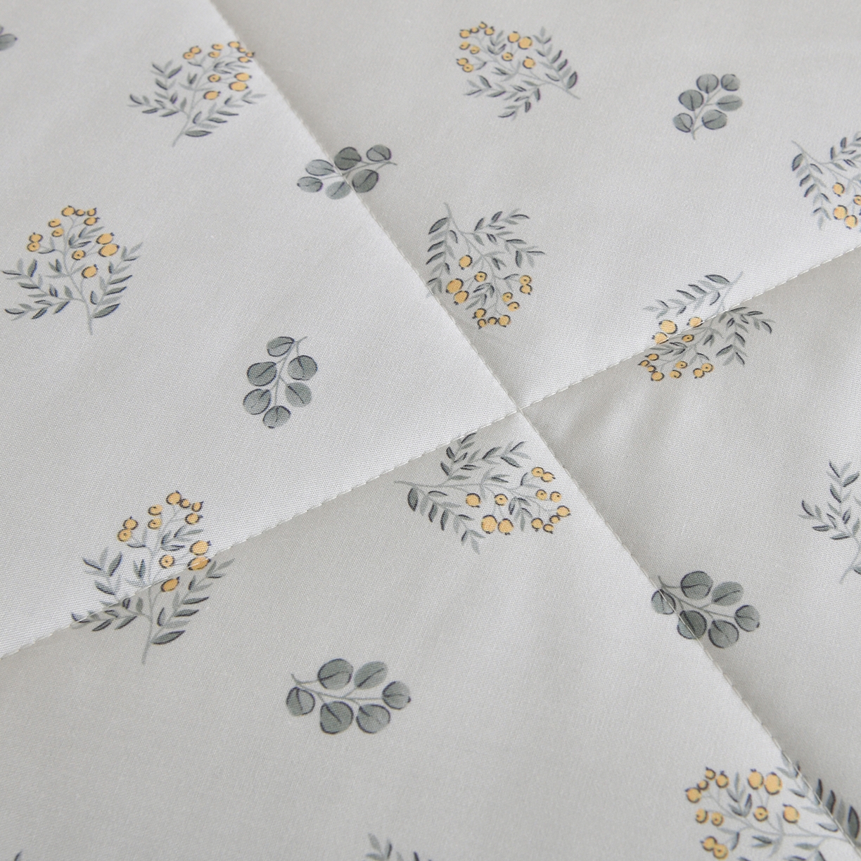 91家纺网 家纺一手货源 找家纺 金艾草 2026新款莫代尔天丝印花夏被床盖四件套三件套 甜果-绿