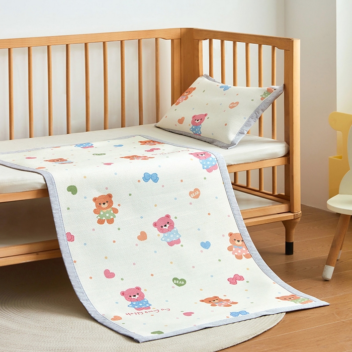 91家纺网 家纺一手货源 找家纺 嗨生活 2026年新款600D冰藤凉席儿童婴儿床凉席 幼儿园凉席 拼床凉席（可定做） 开心小熊