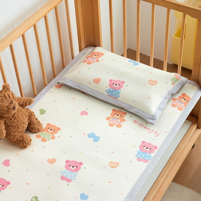 91家纺网 家纺一手货源 找家纺 嗨生活 2026年新款600D冰藤凉席儿童婴儿床凉席 幼儿园凉席 拼床凉席（可定做） 开心小熊