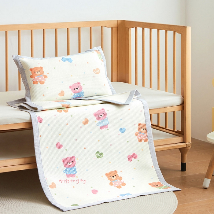 91家纺网 家纺一手货源 找家纺 嗨生活 2026年新款600D冰藤凉席儿童婴儿床凉席 幼儿园凉席 拼床凉席（可定做） 开心小熊