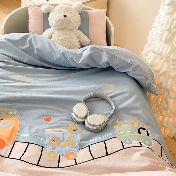 91家纺网 家纺一手货源 找家纺 宝贝优选 2026新款全棉水洗棉幼儿园学生三件套多件套 律动工程车