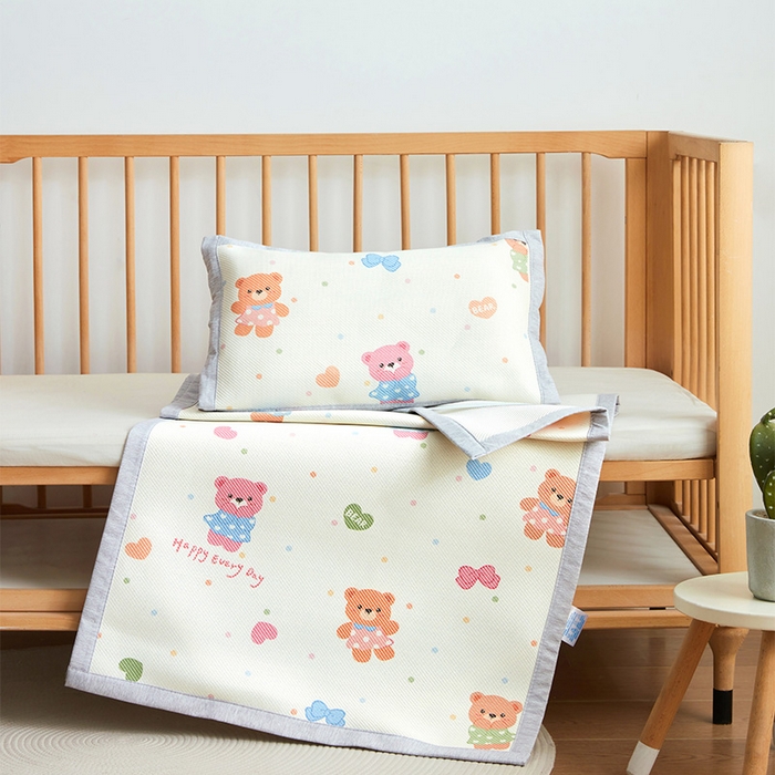 91家纺网 家纺一手货源 找家纺 嗨生活 2026年新款600D冰藤凉席儿童婴儿床凉席 幼儿园凉席 拼床凉席（可定做） 开心小熊