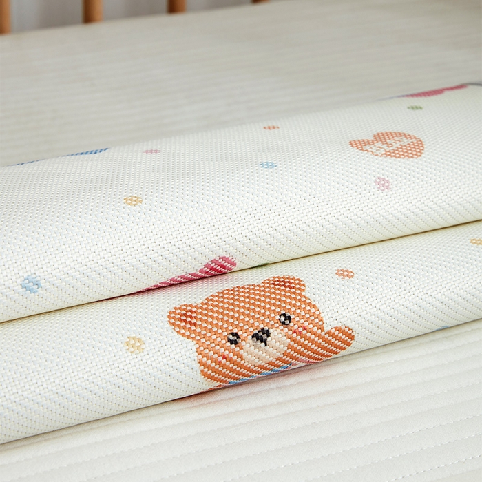 91家纺网 家纺一手货源 找家纺 嗨生活 2026年新款600D冰藤凉席儿童婴儿床凉席 幼儿园凉席 拼床凉席（可定做） 开心小熊