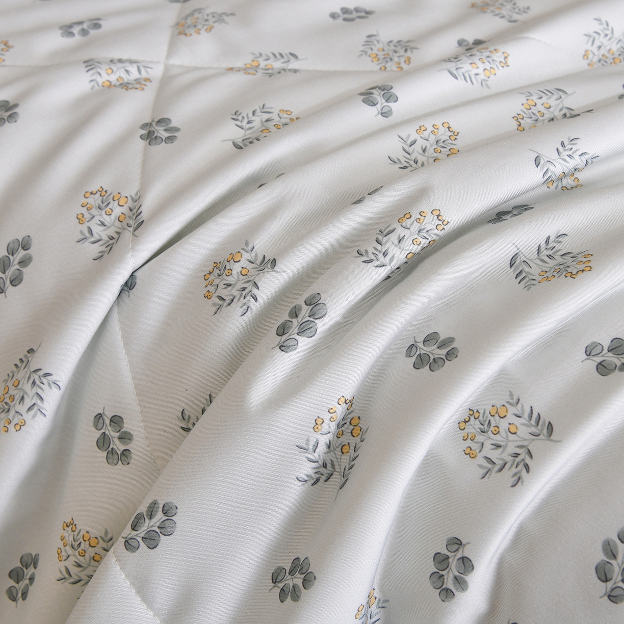 91家纺网 家纺一手货源 找家纺 金艾草 2026新款莫代尔天丝印花夏被床盖四件套三件套 甜果-绿