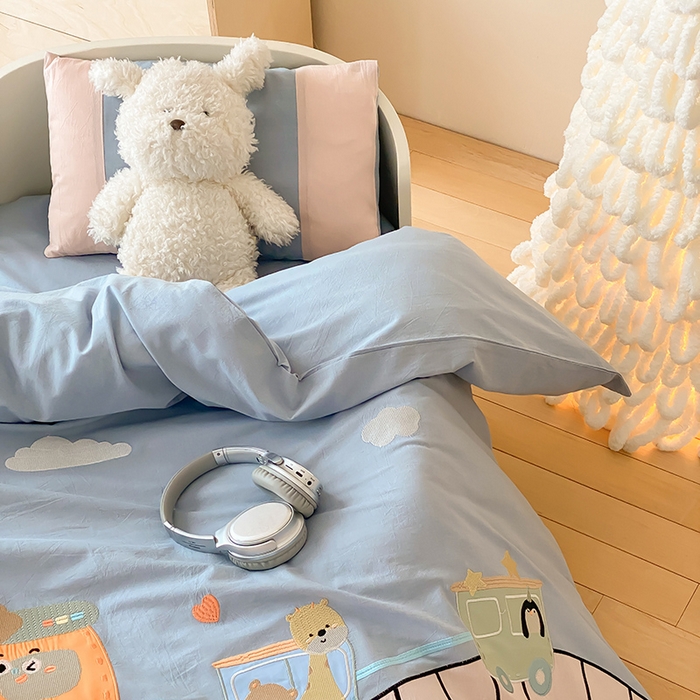 91家纺网 家纺一手货源 找家纺 宝贝优选 2026新款全棉水洗棉幼儿园学生三件套多件套 律动工程车