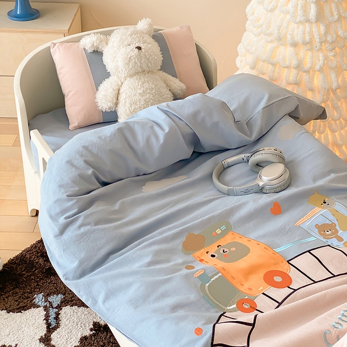 91家纺网 家纺一手货源 找家纺 宝贝优选 2026新款全棉水洗棉幼儿园学生三件套多件套 律动工程车