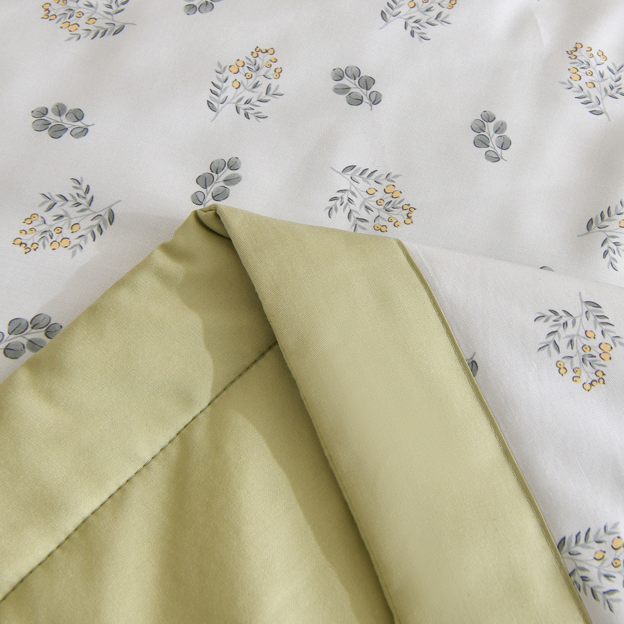 91家纺网 家纺一手货源 找家纺 金艾草 2026新款莫代尔天丝印花夏被床盖四件套三件套 甜果-绿