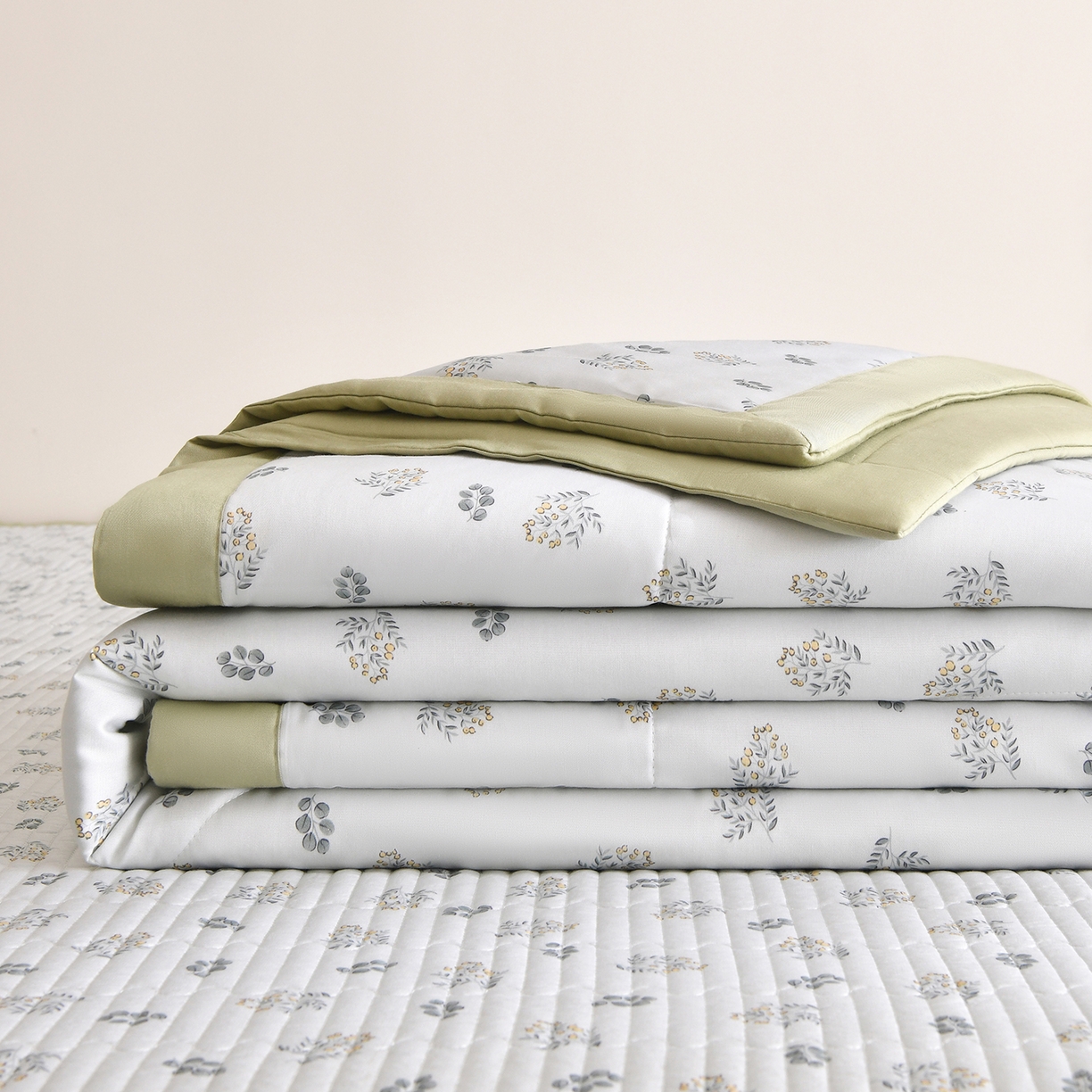 91家纺网 家纺一手货源 找家纺 金艾草 2026新款莫代尔天丝印花夏被床盖四件套三件套 甜果-绿