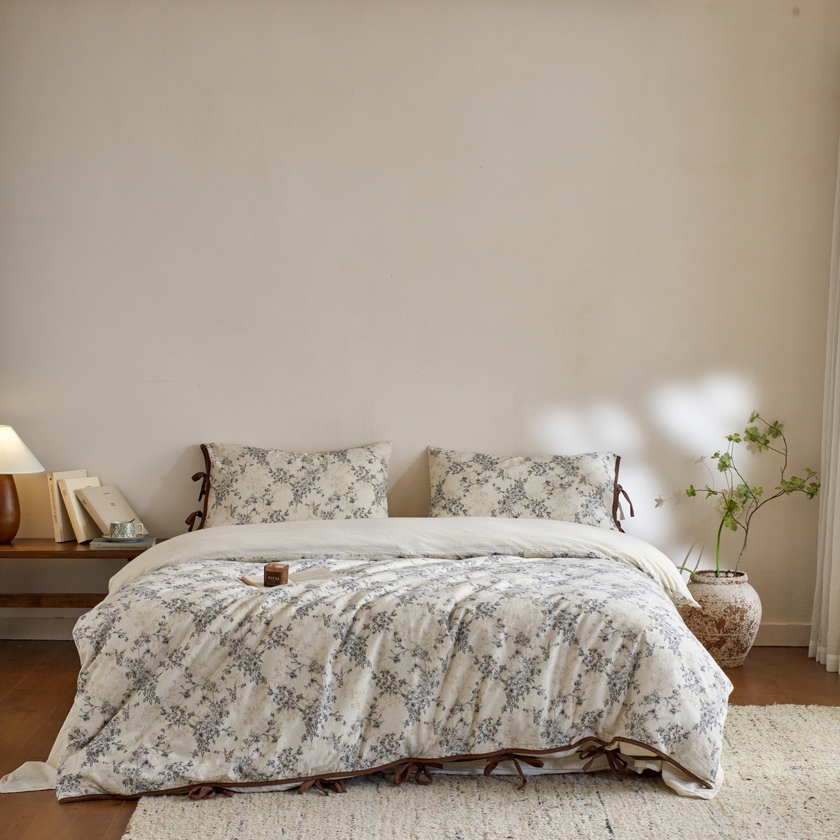 91家纺网 家纺一手货源 找家纺 由丽家纺 2026新款法式复古风棉麻绑带款四件套 剪影-白