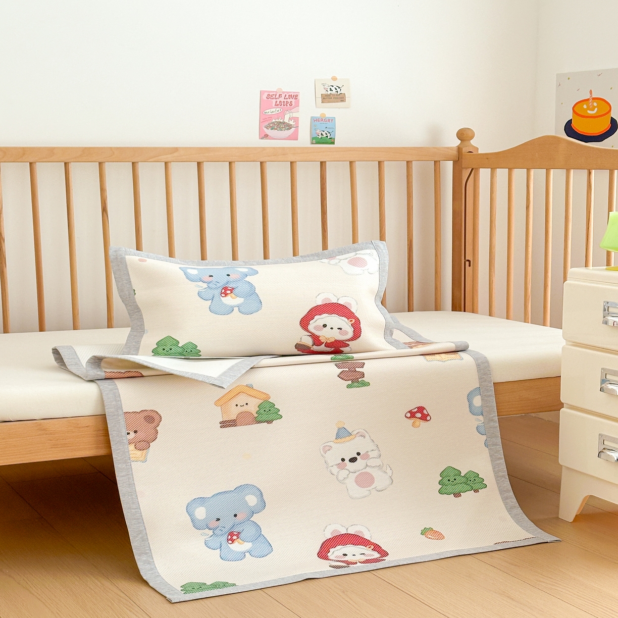 91家纺网 家纺一手货源 找家纺 嗨生活 2026年新款600D冰藤凉席儿童婴儿床凉席 幼儿园凉席 拼床凉席（可定做） 萌宠乐园