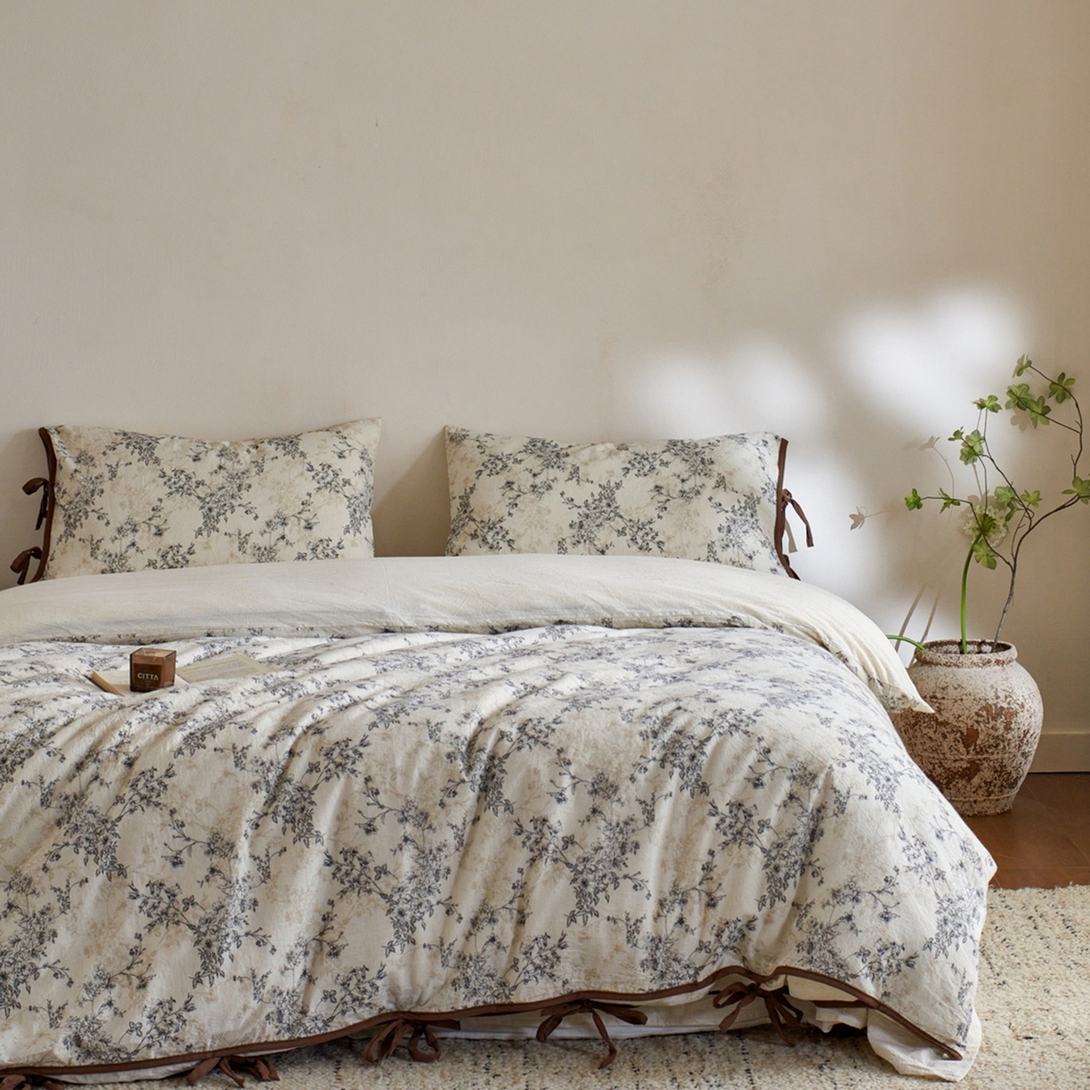 91家纺网 家纺一手货源 找家纺 由丽家纺 2026新款法式复古风棉麻绑带款四件套 剪影-白