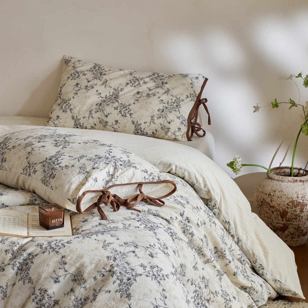 91家纺网 家纺一手货源 找家纺 由丽家纺 2026新款法式复古风棉麻绑带款四件套 剪影-白