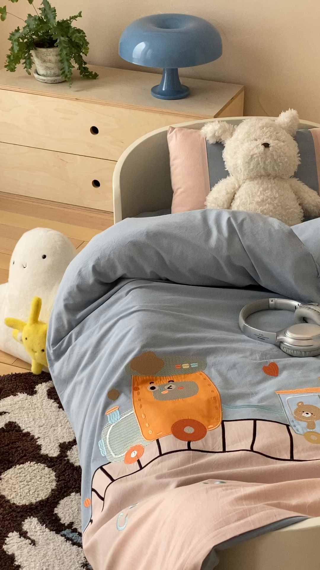 91家纺网 家纺一手货源 找家纺 宝贝优选 2026新款全棉水洗棉幼儿园学生三件套多件套 律动工程车