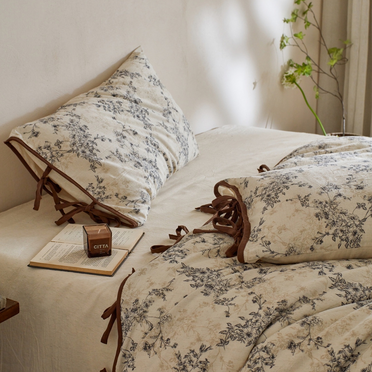 91家纺网 家纺一手货源 找家纺 由丽家纺 2026新款法式复古风棉麻绑带款四件套 剪影-白